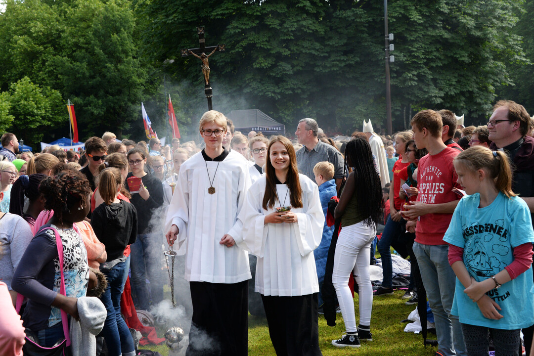 Beim Abschlussgottesdienst auf dem Schützenplatz duftete es nach Weihrauch.