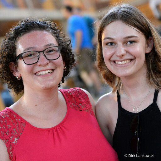 Victoria Böhm, 20, (r.) und Franziska Obenüneschlos (24) aus Siegen