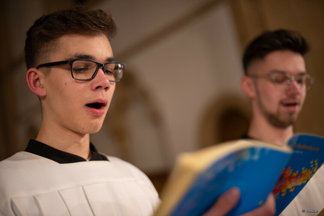 Ben Lütke Westheus und Moritz Pleininger singen im Paderborner Domchor.