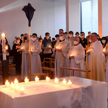 YOUNG MISSION-Weekend