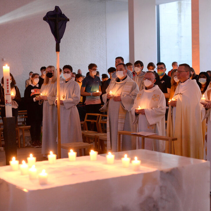 YOUNG MISSION-Weekend