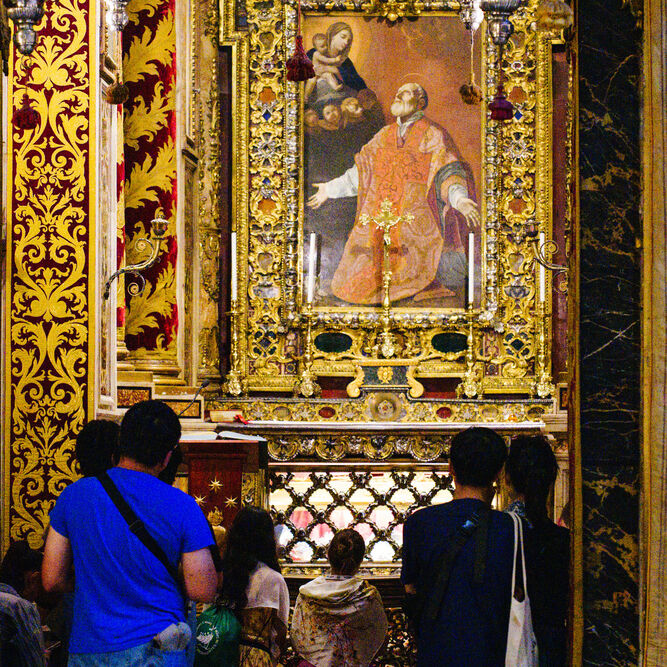 &quot;Hände falten und Augen zwinkern&quot;