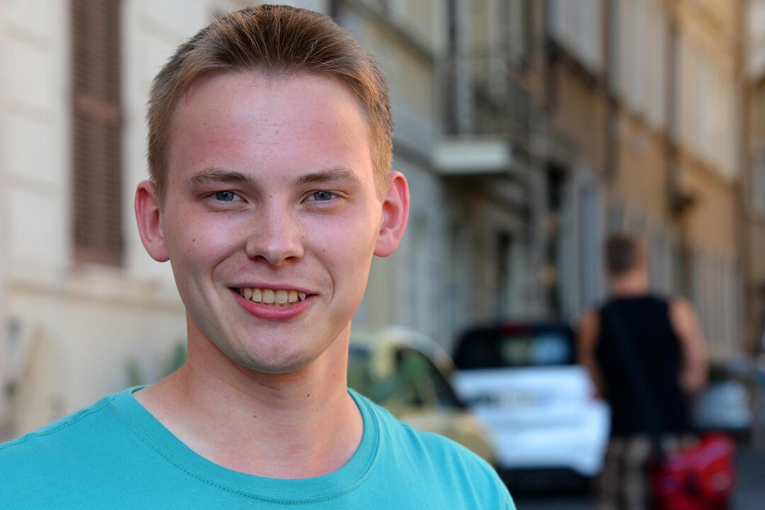 Florian Reddeker (22), Hövelhof: Die Ministrantenwallfahrt hat mir neue Eindrücke auf diese schöne Stadt geben. Mit der Gruppe haben wir tolle Tage in Rom erlebt, von denen ich noch lange zehren werde. Am meisten beeindruckt hat mich der Blick über den Petersplatz während der Audienz mit Papst Franziskus.